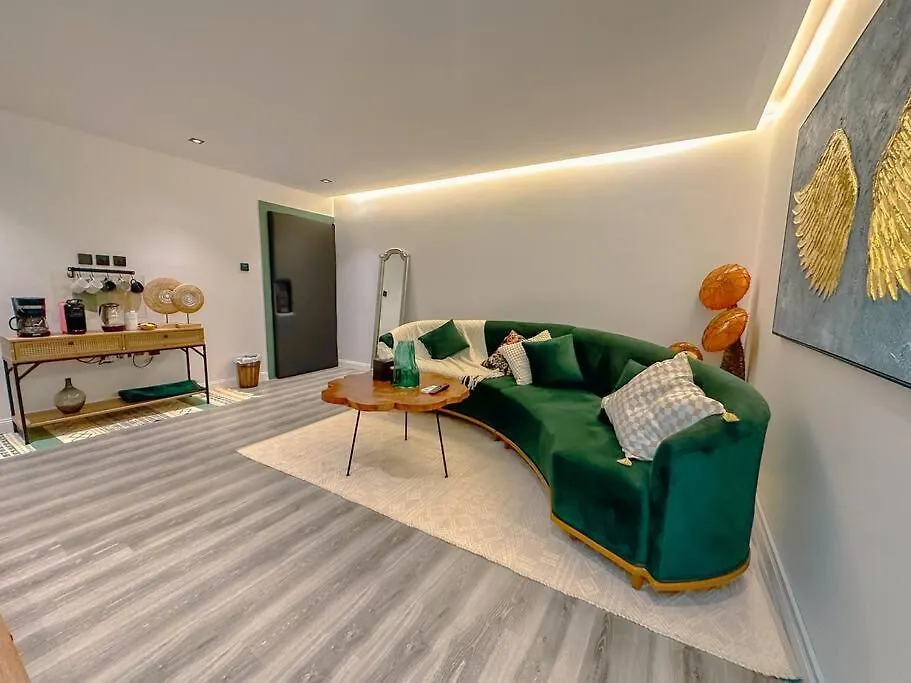 Bedroom & Living Room 402 8Min To Bloulevard Season Witer Land Riyadh Apartment
